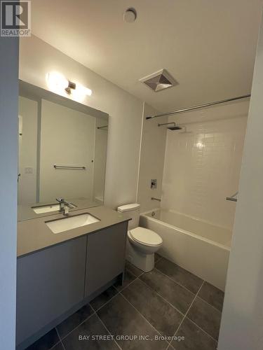 827 - 2485 Taunton Road, Oakville, ON - Indoor Photo Showing Bathroom