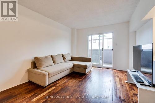 #120 - 1221 Dundix Road, Mississauga, ON - Indoor Photo Showing Living Room