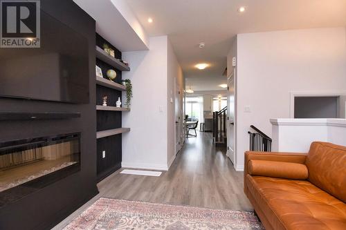 14 - 106 Court Drive, Brant (Paris), ON - Indoor Photo Showing Living Room