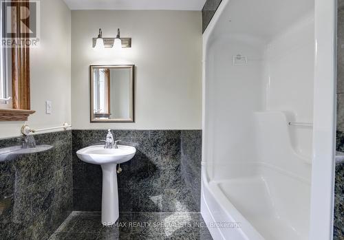 2393 Kenbarb Road, Mississauga (Cooksville), ON - Indoor Photo Showing Bathroom