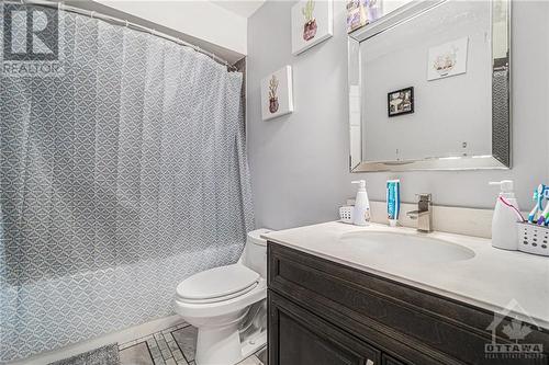 6415 Viseneau Drive, Ottawa, ON - Indoor Photo Showing Bathroom