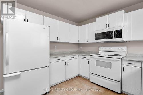 1910 Purcell Drive, London, ON - Indoor Photo Showing Kitchen