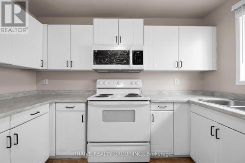 1910 Purcell Drive, London, ON - Indoor Photo Showing Kitchen