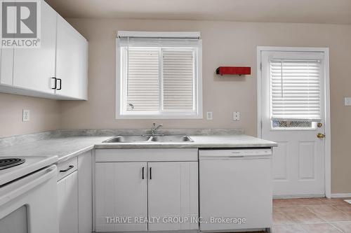 1910 Purcell Drive, London, ON - Indoor Photo Showing Kitchen With Double Sink