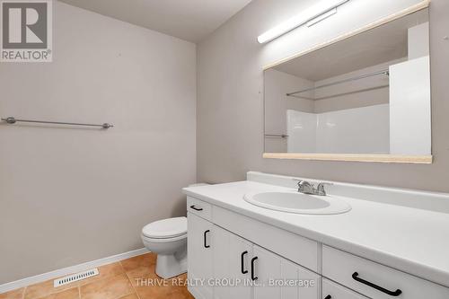 1910 Purcell Drive, London, ON - Indoor Photo Showing Bathroom