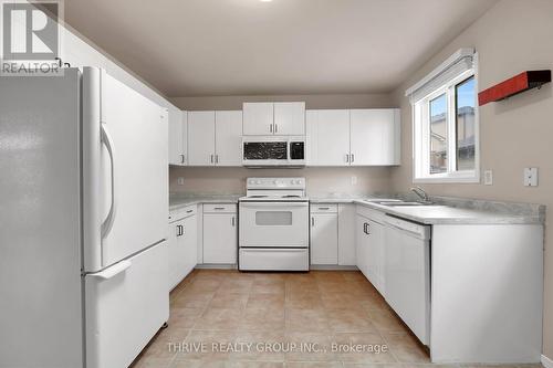 1910 Purcell Drive, London, ON - Indoor Photo Showing Kitchen With Double Sink