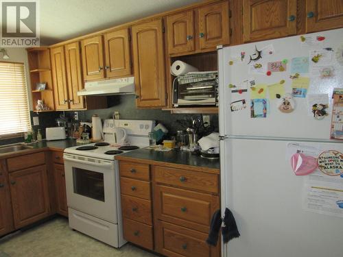 1125 Mountain Street, Robson, BC - Indoor Photo Showing Kitchen