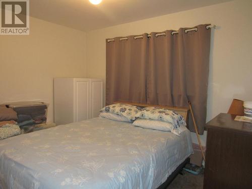 1125 Mountain Street, Robson, BC - Indoor Photo Showing Bedroom