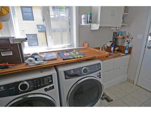 704 Wasson Street, Nelson, BC - Indoor Photo Showing Laundry Room