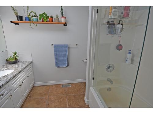 704 Wasson Street, Nelson, BC - Indoor Photo Showing Bathroom