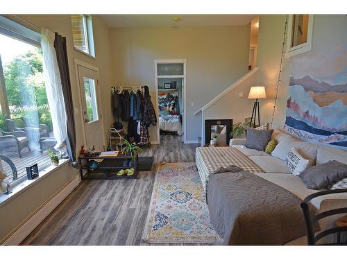 704 Wasson Street, Nelson, BC - Indoor Photo Showing Living Room