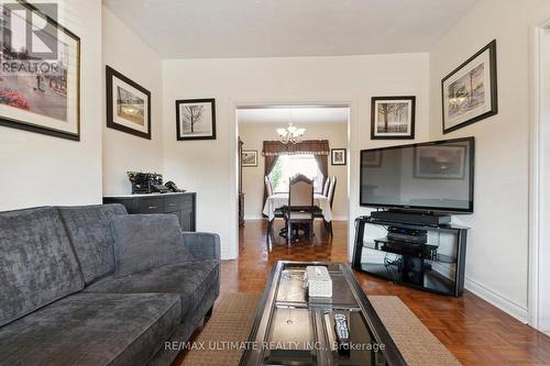 405 Northcliffe Boulevard, Toronto, ON - Indoor Photo Showing Living Room