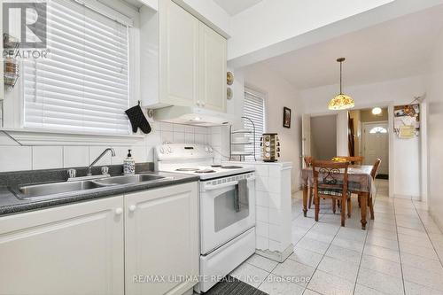 405 Northcliffe Boulevard, Toronto, ON - Indoor Photo Showing Kitchen With Double Sink