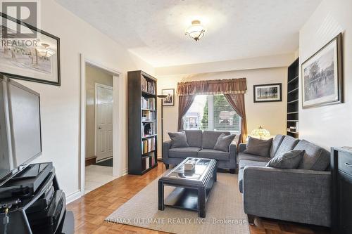 405 Northcliffe Boulevard, Toronto, ON - Indoor Photo Showing Living Room