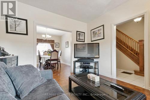 405 Northcliffe Boulevard, Toronto, ON - Indoor Photo Showing Living Room
