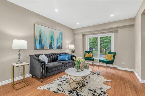 5763 Hemlock Street, Niagara Falls, ON - Indoor Photo Showing Living Room