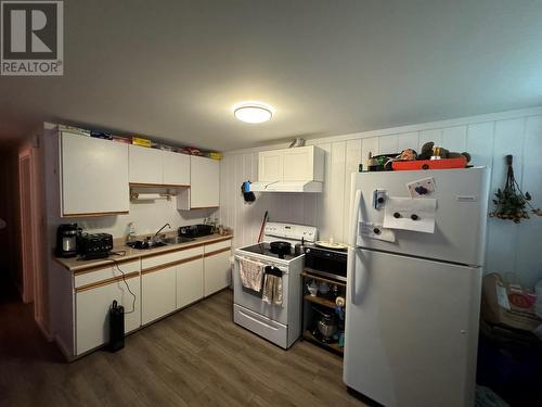 170 Mcpherson Crescent, Penticton, BC - Indoor Photo Showing Kitchen With Double Sink