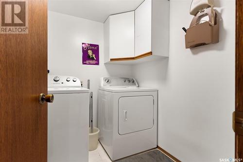 514 Railway Avenue, Pilot Butte, SK - Indoor Photo Showing Laundry Room