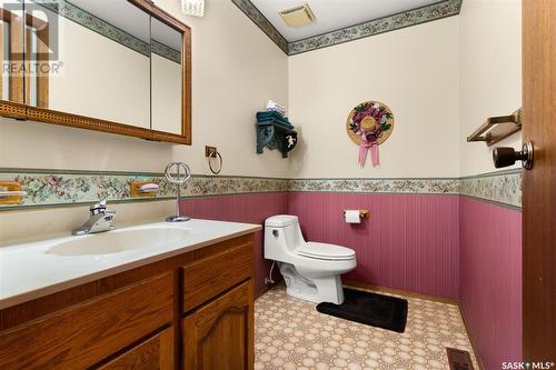 514 Railway Avenue, Pilot Butte, SK - Indoor Photo Showing Bathroom