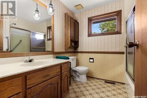 514 Railway Avenue, Pilot Butte, SK - Indoor Photo Showing Bathroom