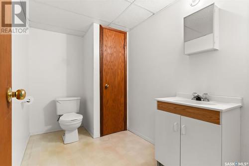 514 Railway Avenue, Pilot Butte, SK - Indoor Photo Showing Bathroom