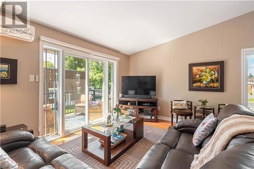 131A Third Street W Unit#4, Cornwall, ON - Indoor Photo Showing Living Room