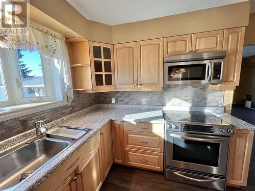 743 Walkem Street, Quesnel, BC - Indoor Photo Showing Kitchen With Double Sink