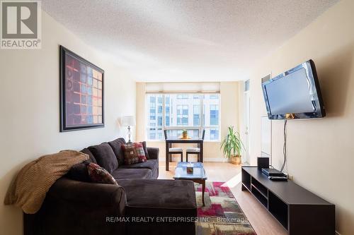 1509 - 20 Blue Jays Way, Toronto, ON - Indoor Photo Showing Living Room