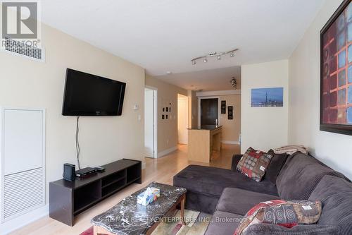 1509 - 20 Blue Jays Way, Toronto, ON - Indoor Photo Showing Living Room