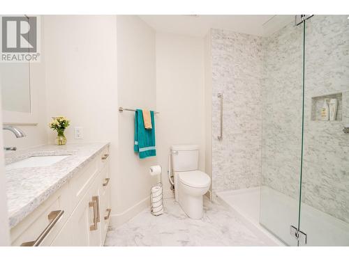 1201 Cameron Avenue Unit# 53, Kelowna, BC - Indoor Photo Showing Bathroom