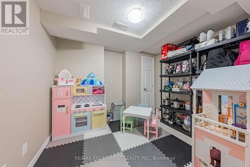 37 Thames Way, Hamilton, ON - Indoor Photo Showing Other Room