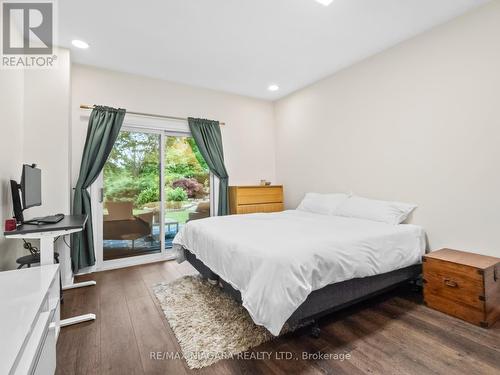 1647 Gregory Road, St. Catharines, ON - Indoor Photo Showing Bedroom