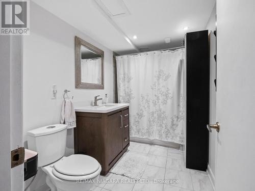 1647 Gregory Road, St. Catharines, ON - Indoor Photo Showing Bathroom