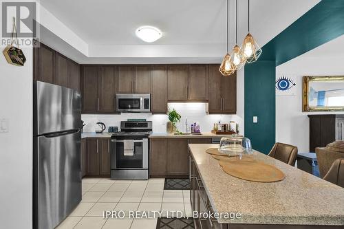 58 Columbus Gate, Hamilton, ON - Indoor Photo Showing Kitchen With Stainless Steel Kitchen