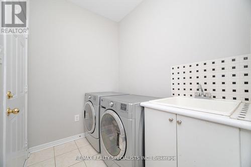 61 Haviland Circle, Brampton, ON - Indoor Photo Showing Laundry Room