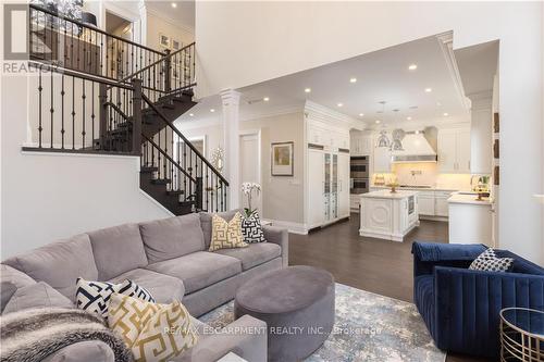 1325 Sheldon Avenue, Oakville, ON - Indoor Photo Showing Living Room