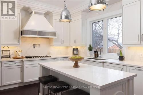 1325 Sheldon Avenue, Oakville, ON - Indoor Photo Showing Kitchen With Upgraded Kitchen