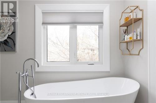 1325 Sheldon Avenue, Oakville, ON - Indoor Photo Showing Bathroom