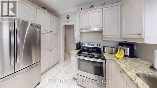 214 Drinkwater Road, Brampton, ON - Indoor Photo Showing Kitchen