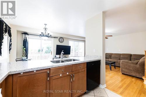 22 Gecko Court, Brampton, ON - Indoor Photo Showing Kitchen With Double Sink