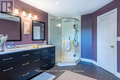 925 Knotty Pine Grove, Mississauga, ON - Indoor Photo Showing Bathroom