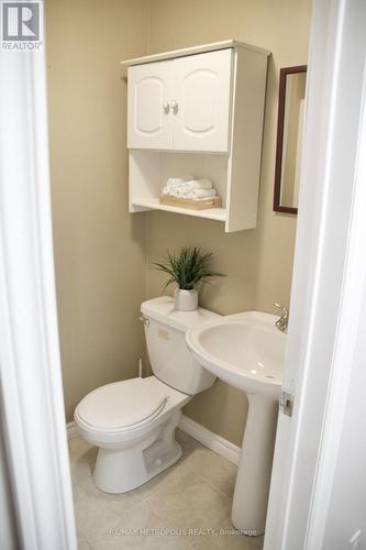 1405 Manitou Drive, Oshawa (Samac), ON - Indoor Photo Showing Bathroom