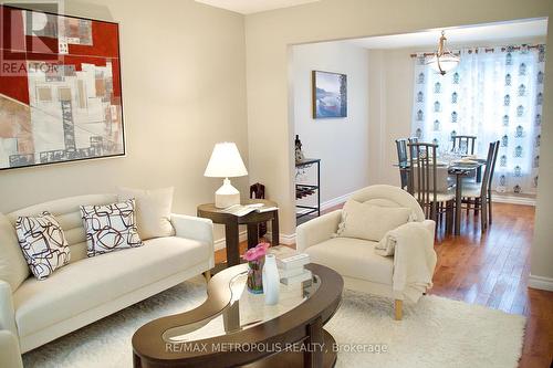 1405 Manitou Drive, Oshawa (Samac), ON - Indoor Photo Showing Living Room