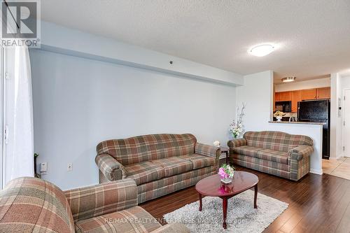 407 - 5225 Finch Avenue E, Toronto E07, ON - Indoor Photo Showing Living Room