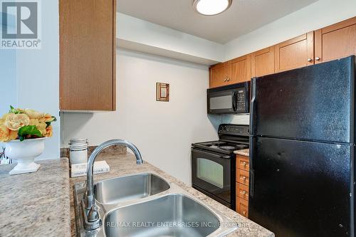 407 - 5225 Finch Avenue E, Toronto E07, ON - Indoor Photo Showing Kitchen With Double Sink