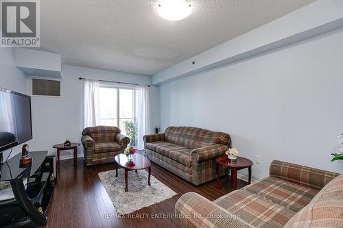 407 - 5225 Finch Avenue E, Toronto E07, ON - Indoor Photo Showing Living Room