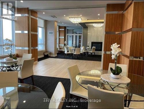 518 - 9201 Yonge Street, Richmond Hill (Langstaff), ON - Indoor Photo Showing Dining Room