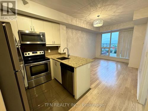 518 - 9201 Yonge Street, Richmond Hill (Langstaff), ON - Indoor Photo Showing Kitchen