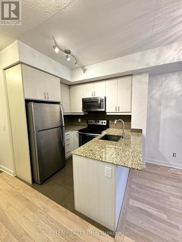 518 - 9201 Yonge Street, Richmond Hill (Langstaff), ON - Indoor Photo Showing Kitchen With Upgraded Kitchen