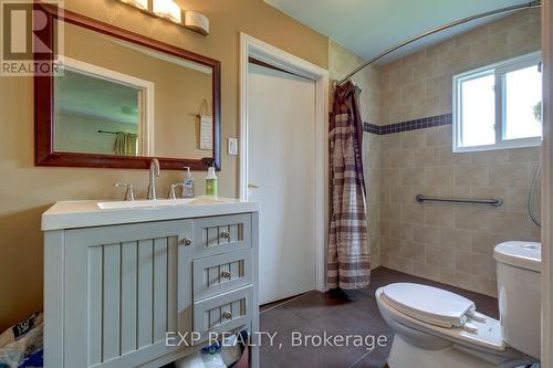 2200 Richardson Street, Innisfil (Stroud), ON - Indoor Photo Showing Bathroom